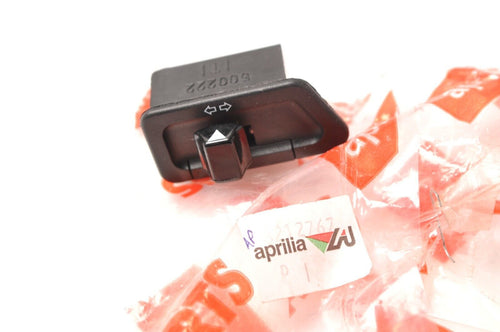 Genuine Aprilia Switch,signal idicator button Rally Mojito SR50 ++  | AP8212762