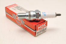 Load image into Gallery viewer, NGK R0409B-8 Spark Plug Bougie Racing Competition 7791 Honda CRF250R 2005-2009
