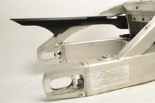 Load image into Gallery viewer, Yamaha YZF-R6 OEM Swingarm swing arm assembly  2001 01  |  5MT-22110-00 - Very Good