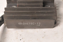 Load image into Gallery viewer, Honda Voltage Regulator Rectifier assy., CBR600F4i F4 01-04  |  31600-MBW-D21