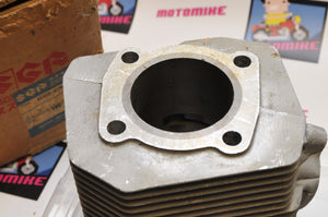 NOS OEM SUZUKI CYLINDER JUG PAIR LH RH LEFT/RIGHT 11210-97002 11220-97002 - Like New