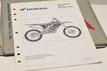 Load image into Gallery viewer, 2004 CRF250R CRF 250R GENUINE Honda Factory SETUP INSTRUCTIONS PDI MANUAL S0198 - Very Good