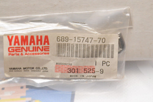 NEW NOS OEM YAMAHA 689-15747-70-00 LINK, 25 30 HP  OUTBOARD MOTOR - Like New