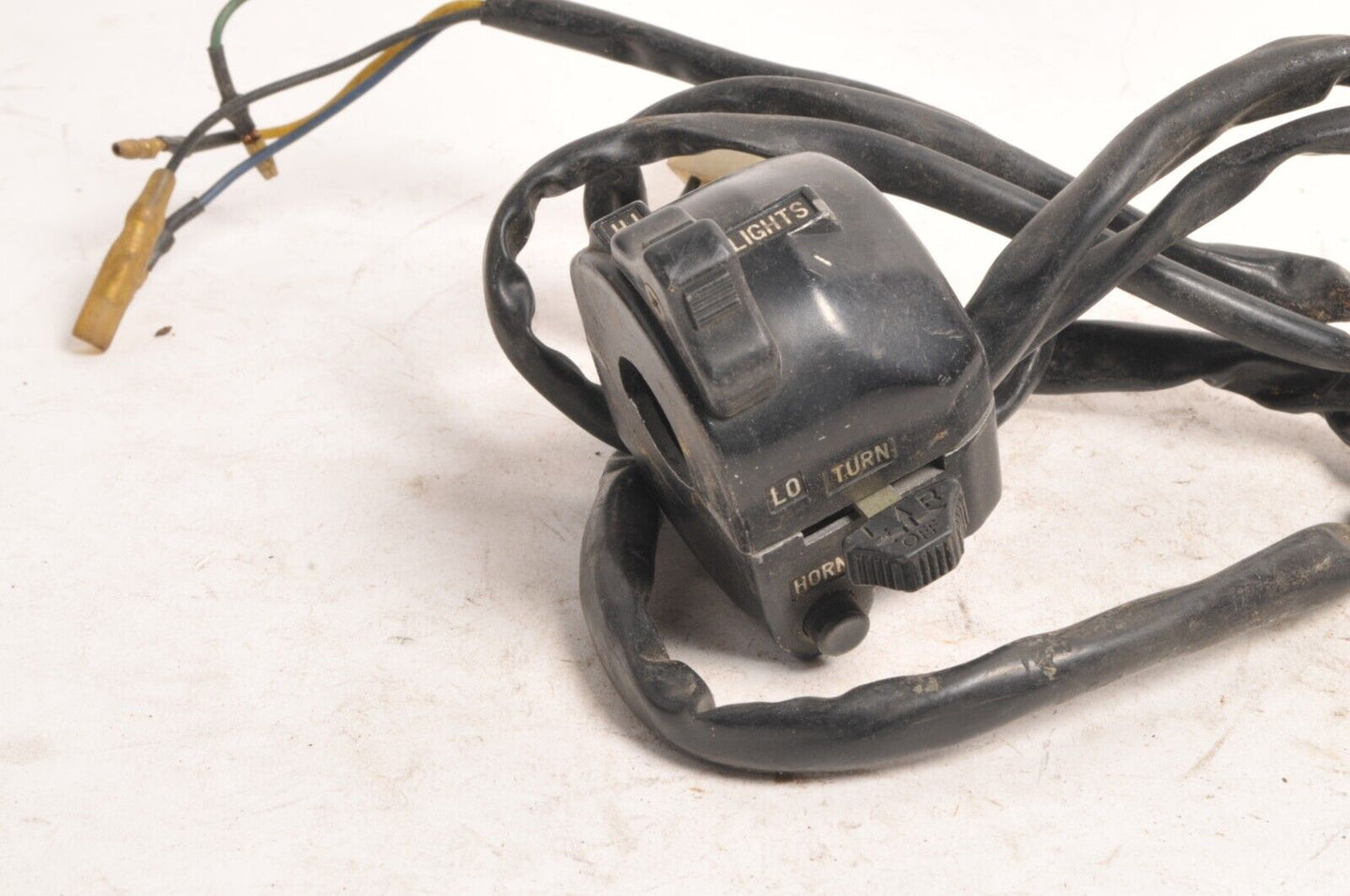 Used Yamaha  RD400 switch LH signal horn YHA-216  QB2  010 | 1A0-83973-02-98 - Very Good