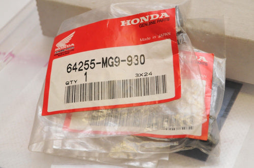 NEW NOS OEM HONDA 64255-MG9-930 Qty:2 NUT,SPEAKER SETTING GL 1200 GOLDWING - Like New