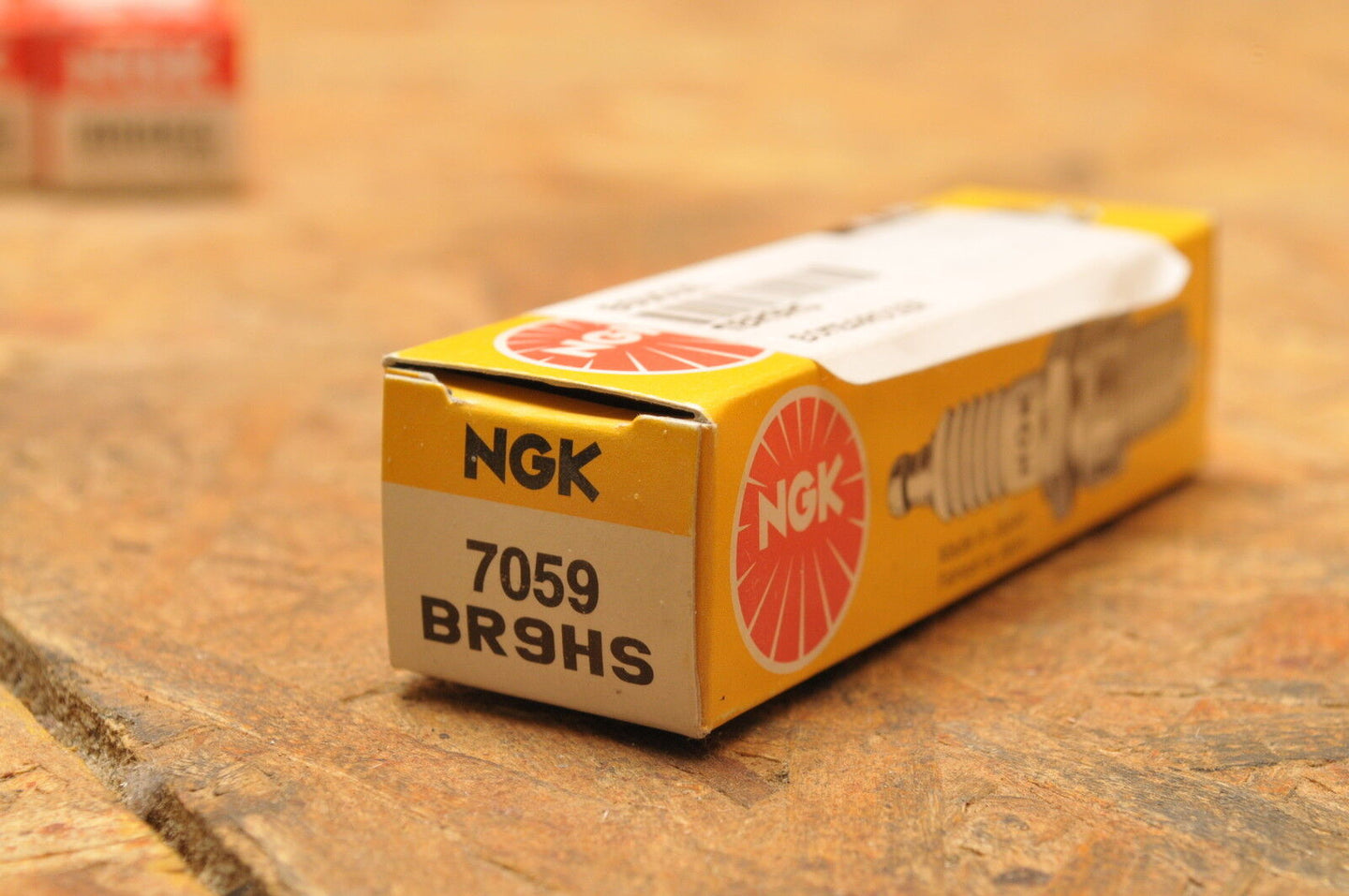 NEW NGK SPARK PLUG BR9HS 7059 - Like New