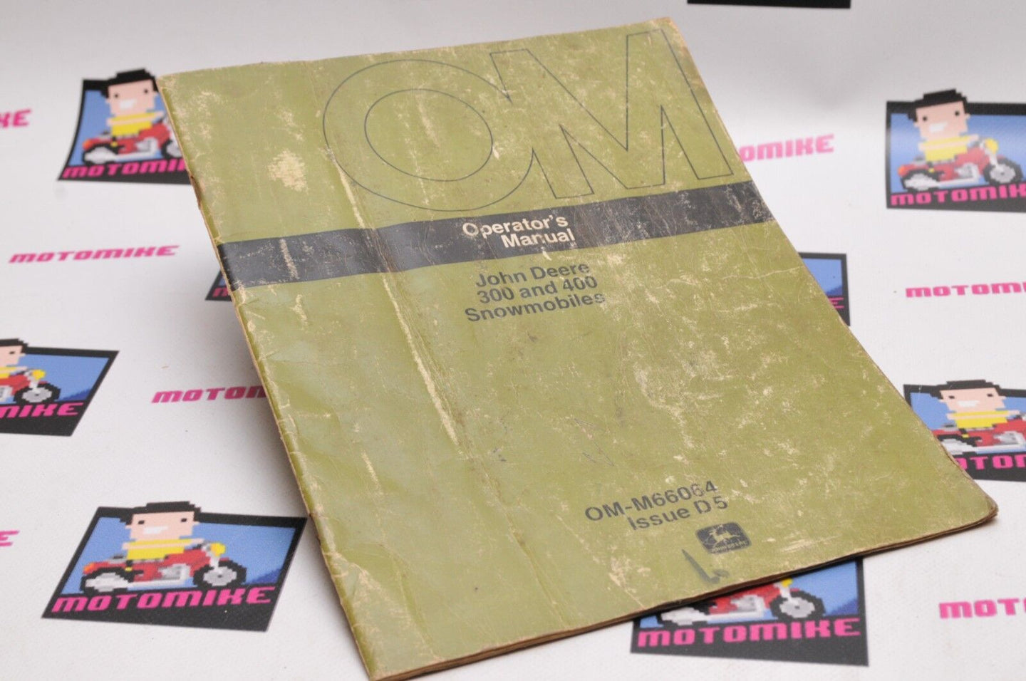 Genuine OEM JOHN DEERE OPERATORS MANUAL 300 400 OM-M66064 D5 - Very Good