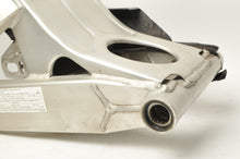 Load image into Gallery viewer, Yamaha YZF-R6 OEM Swingarm swing arm assembly  2001 01  |  5MT-22110-00 - Very Good