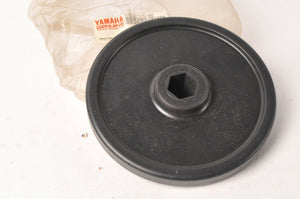 Genuine Yamaha 8CV-47534-00 Track Guide 1 Wheel VMAX 600 700 1997-1998-1999