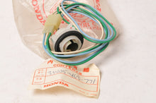 Load image into Gallery viewer, Genuine NOS Honda 33405-463-771 Socket,R Turn Signal pigtail harness GL500 1100 - Like New