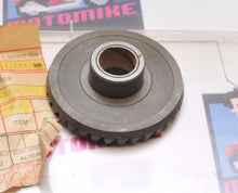 Load image into Gallery viewer, OEM VINTAGE Honda 33T 33 TOOTH BEVEL GEAR , UNSURE FITMENT - Like New