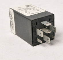 Load image into Gallery viewer, OEM Porsche 986 Boxster 99661511700 Relay Rear Heated Screen - 996/911 carrera - Very Good
