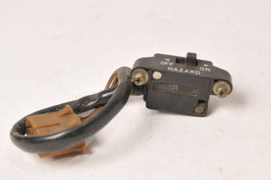Yamaha Hazard Switch 225 YHA225 Venture XVZ1200 XVZ12  |  1983-1985 - Very Good