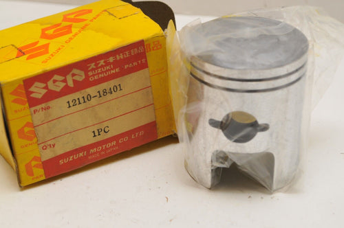 NOS OEM SUZUKI 12110-18401 PISTON T250 GT250 1972-1977 STD - Like New