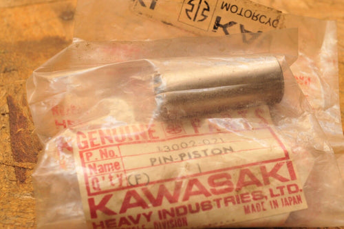 NEW NOS KAWASAKI WRIST PIN - PISTON 13002-021 KH250 S1 Mach I 1973-1976 - Like New