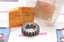 Load image into Gallery viewer, OEM VINTAGE Honda 23431-413-000 GEAR, 20T 2ND MAINSHAFT CB400 CM400 CX500 ++ - Like New