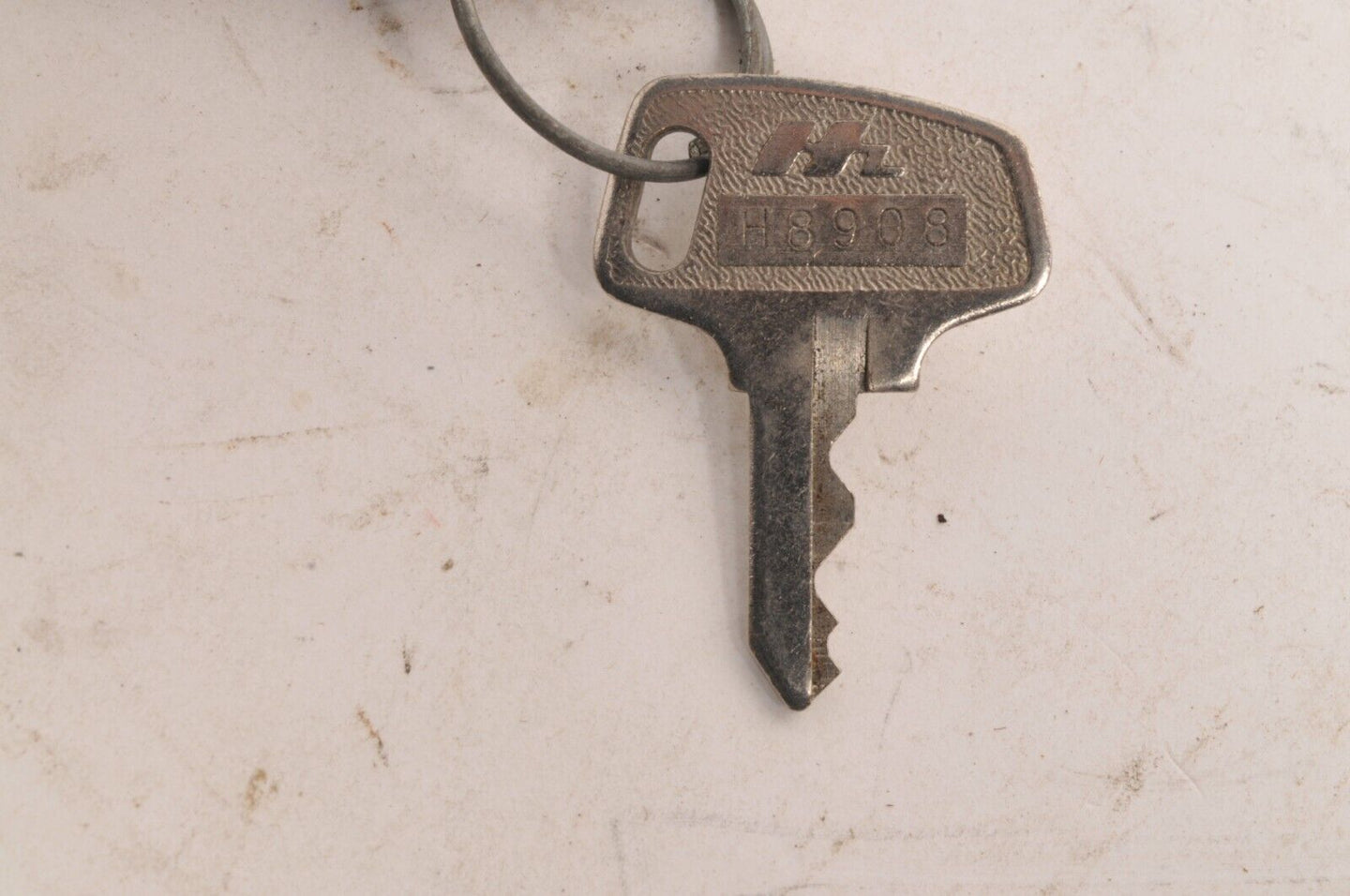 Honda key number H8908 H-8908 one single key for motorcycle ignition,gas, lock - Very Good