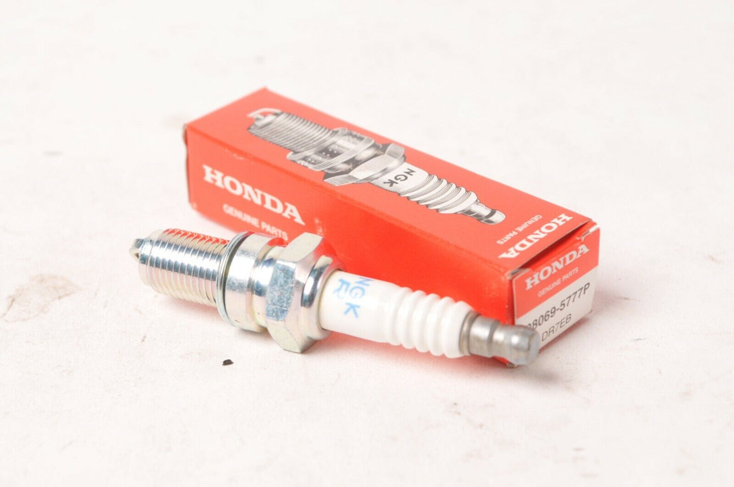 NGK DR7EB Spark Plug Bougie 98069-5777P Honda Outboard 40hp 50hp +