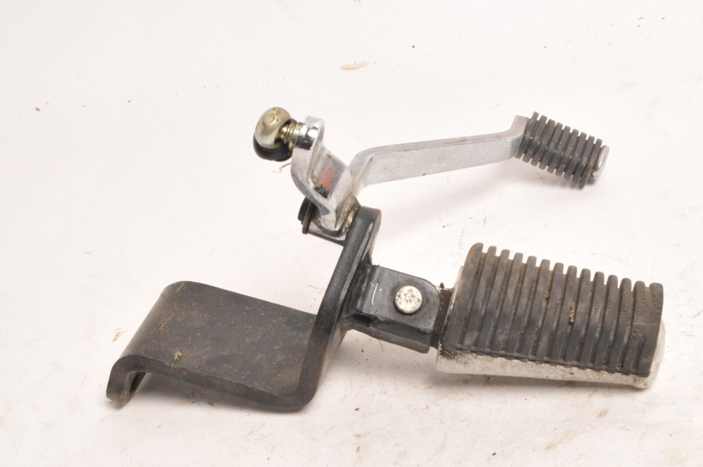 Used Yamaha LH Footpeg w/bracket and shift pedal XV1100 V-Star | 5EL-27410-00 - Very Good
