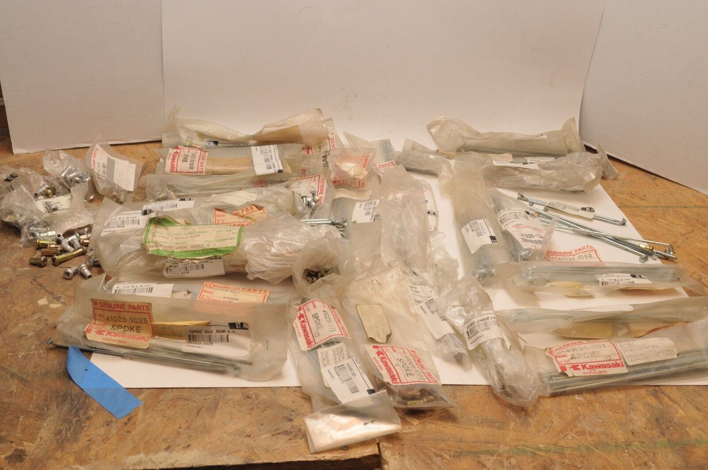 NEW NOS KAWASAKI SPOKES, LOT OF OVER 200 + NIPPLES! 41027-41028-41029-41030 +++ - Like New
