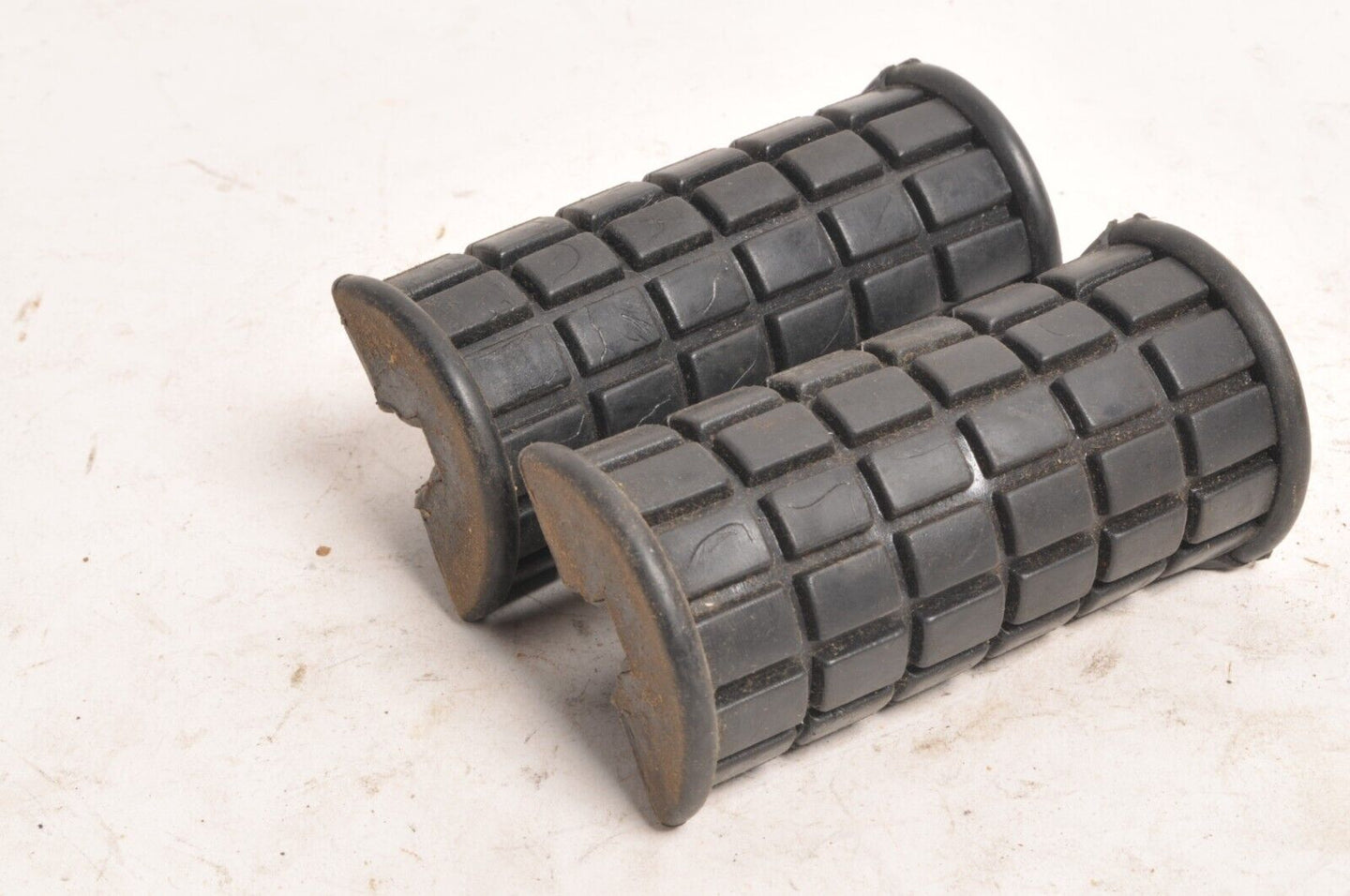 Genuine Suzuki Footpeg Step Rubber set of TWO (2) Vintage OEM  | 43551 #2 - Like New