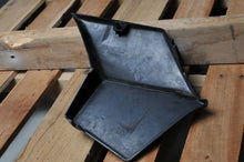 Load image into Gallery viewer, GENUINE YAMAHA SIDE COVER RIGHT VISION 550 BLACK 11H-21721-00-6G XZ550 W/WHITE - Very Good