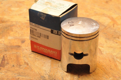 NEW NOS OEM KAWASAKI PISTON STD 13001-045 F6 1971-1973 VINTAGE! - Like New