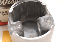 Load image into Gallery viewer, NOS New Old Stock Wiseco Piston 2100PS STD Standard w/Rings - Kohler K340 2T 2AX - Like New