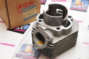 NOS OEM SUZUKI CYLINDER JUG PAIR LH RH LEFT/RIGHT 11210-97002 11220-97002 - Like New
