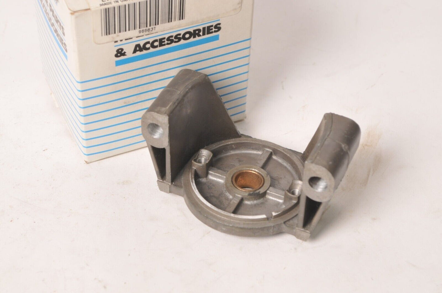 Mercury MerCruiser Quicksilver End cap 9.9 6 20 25 18 HP motors  |  96563T - Like New