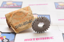 Load image into Gallery viewer, OEM VINTAGE Honda 23481-035-000 GEAR, COUNTERSHAFT, TOP S65 1965 - Like New