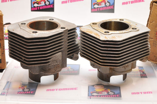 NOS OEM SUZUKI CYLINDER JUG PAIR LH RH LEFT/RIGHT 11210-97200 11220-97200  - Like New
