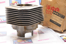 Load image into Gallery viewer, NOS OEM SUZUKI CYLINDER JUG PAIR LH RH LEFT/RIGHT 11210-97200 11220-97200  - Like New