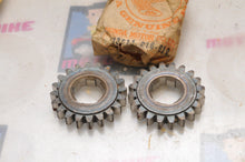 Load image into Gallery viewer, NOS OEM VINTAGE Honda 13611-216-010 GEAR SET 20t - SLIGHT CORROSION - PRIMARY DR - Like New