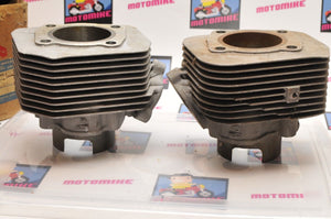 NOS OEM SUZUKI CYLINDER JUG PAIR LH RH LEFT/RIGHT 11210-97002 11220-97002 - Like New