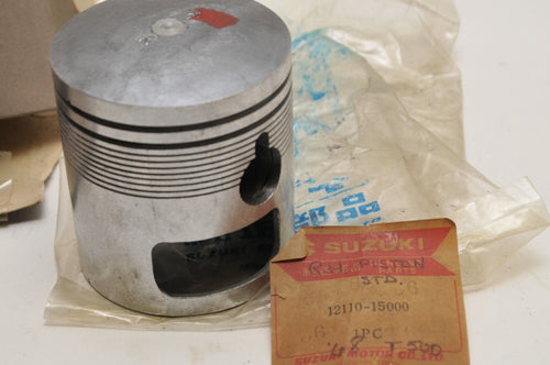 NOS OEM SUZUKI 12110-15000 PISTON, RH RIGHT TITAN T500 STD  - Like New
