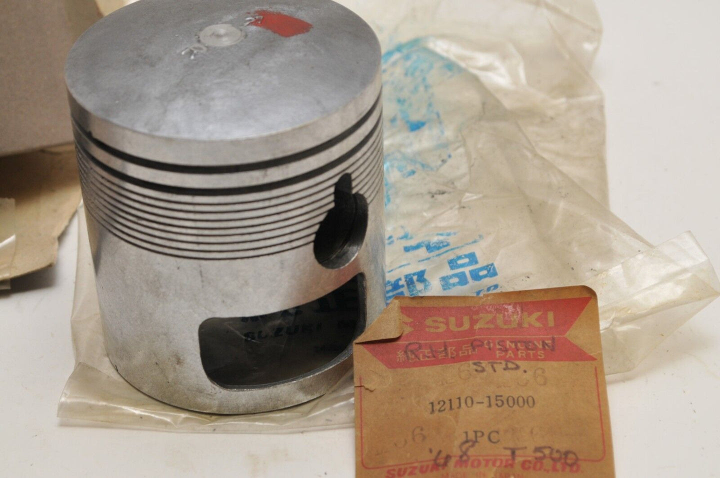 NOS OEM SUZUKI 12110-15000 PISTON, RH RIGHT TITAN T500 STD  - Like New