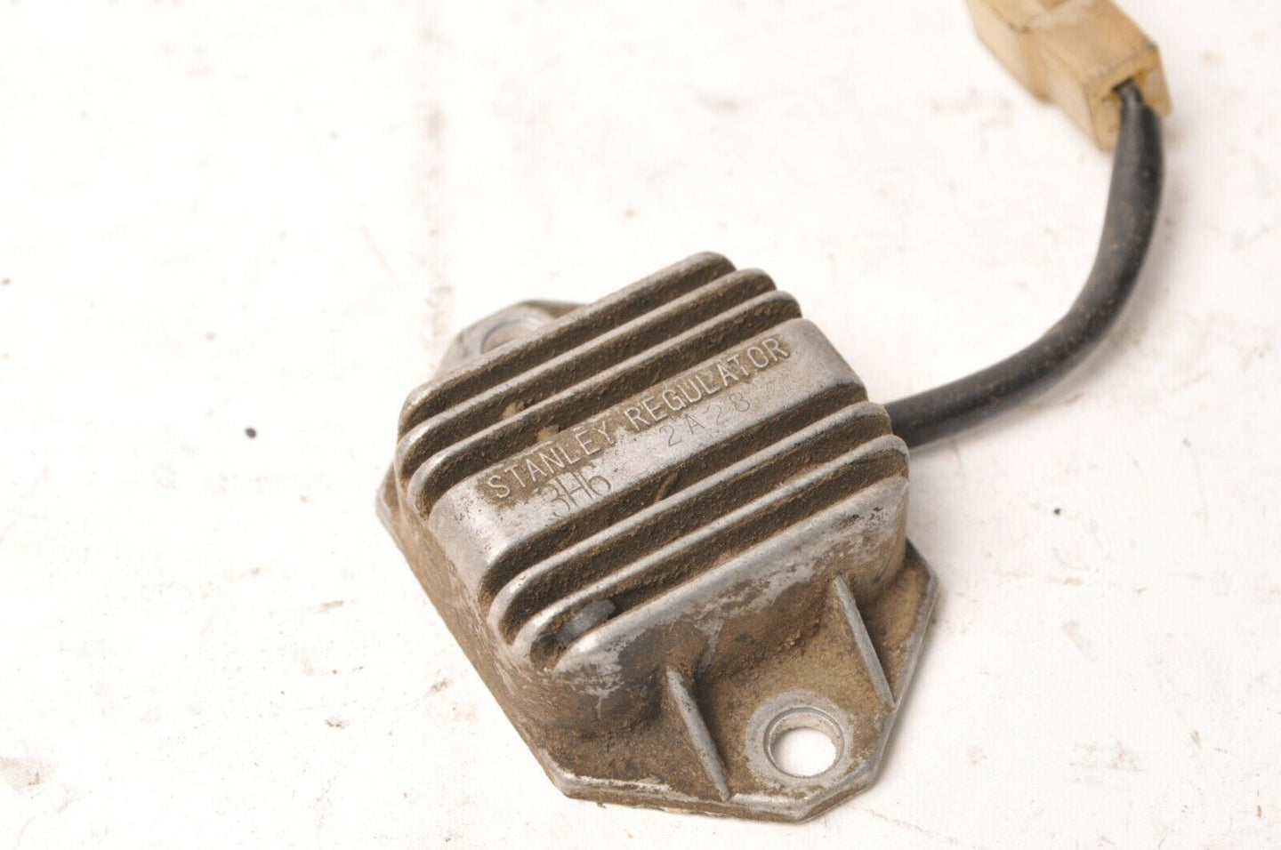 Yamaha  Voltage Regulator Rectifier 3H6-81910 2-Wire  - Very Good