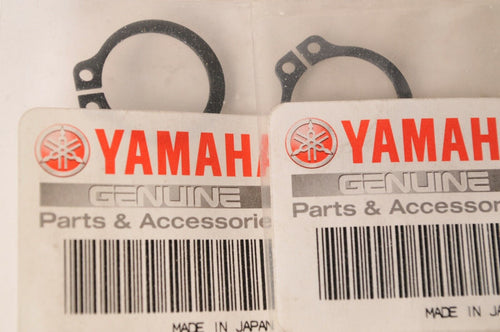 Genuine Yamaha 99009-17400 Circlip Lot of TWO (2) TD1 MX250 YZ125 DT175 BW TT ++
