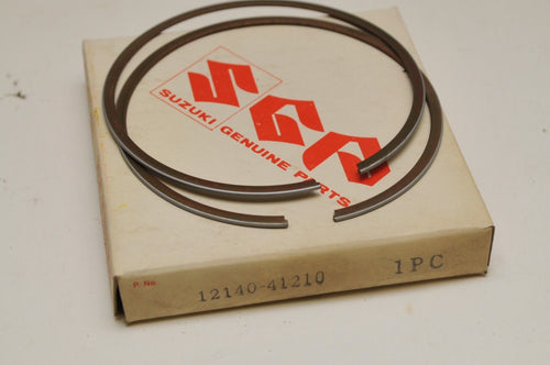 NOS OEM SUZUKI 12140-41210 RING SET, PISTON - RM370 1976-1977 - Like New