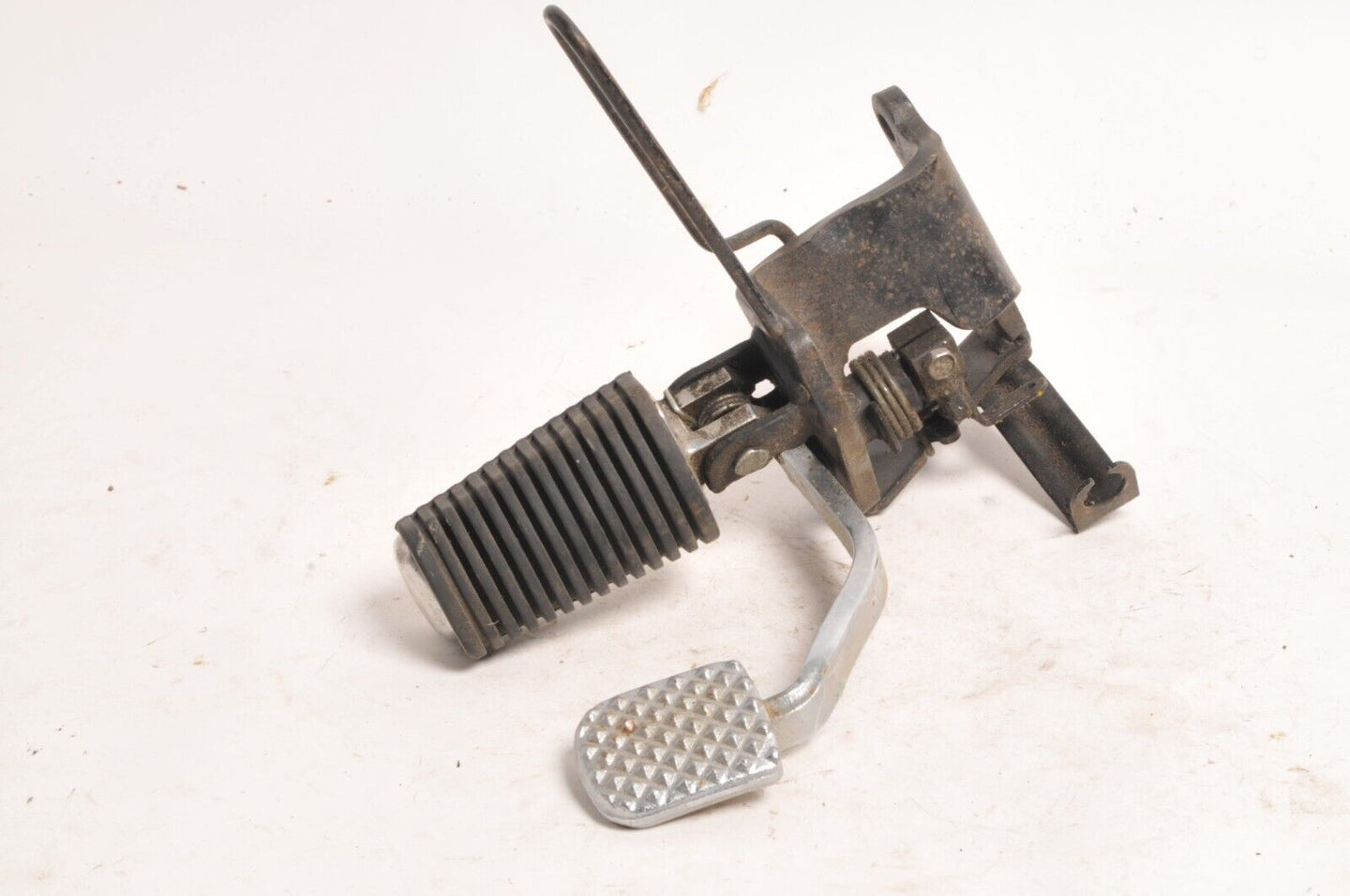 Used Yamaha RH Footpeg w/bracket and brake pedal XV1100 V-Star | 5EL-27420-00 - Very Good