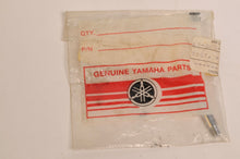 Load image into Gallery viewer, Genuine Yamaha Bolt,Flasher XJ750 XV920 ++  | 4G0-83317-00-00