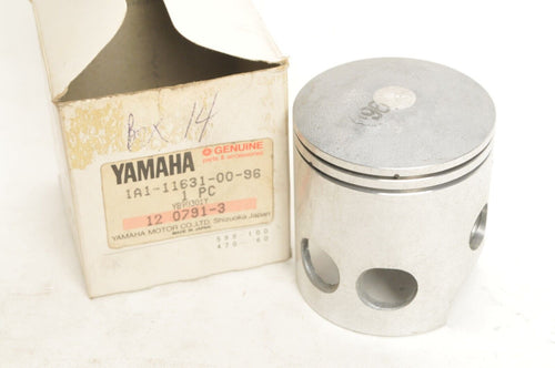 Genuine Yamaha Piston STD RD400 1976-78  |  1A1-11631-00-96