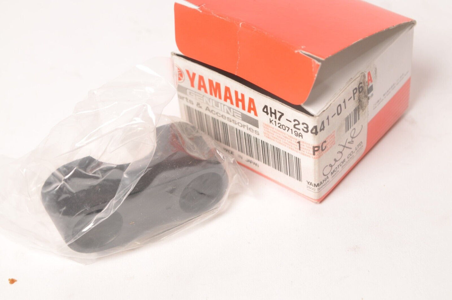 Genuine Yamaha Handle Bar Clamp Upper Holder FZ8  | 4H7-23441-01-P6