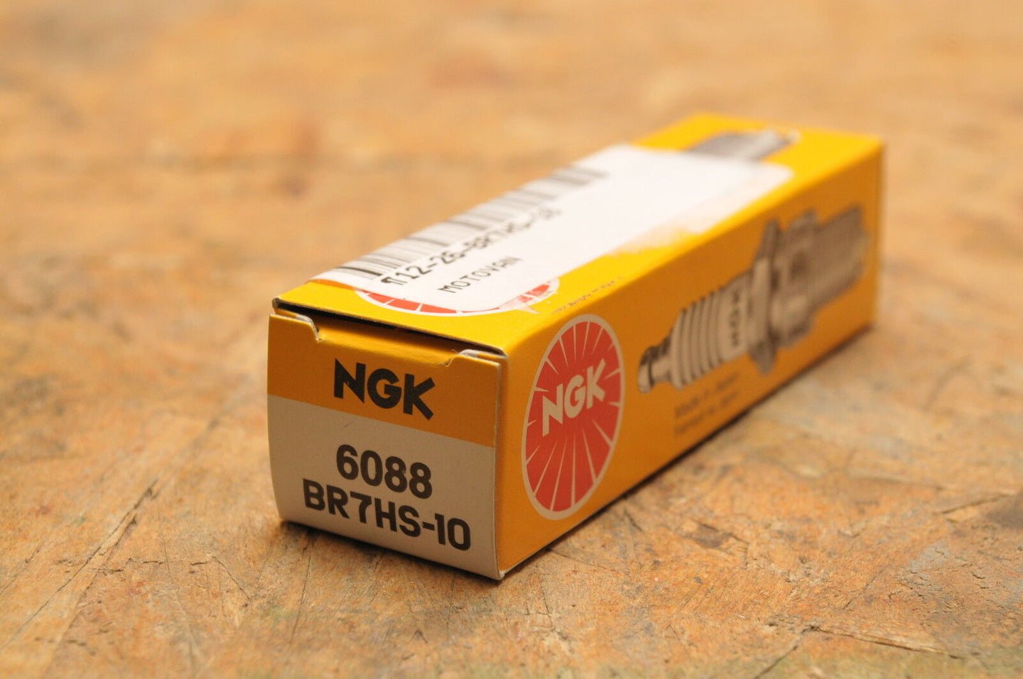 NEW NGK SPARK PLUG BR7HS-10 6088 - Like New