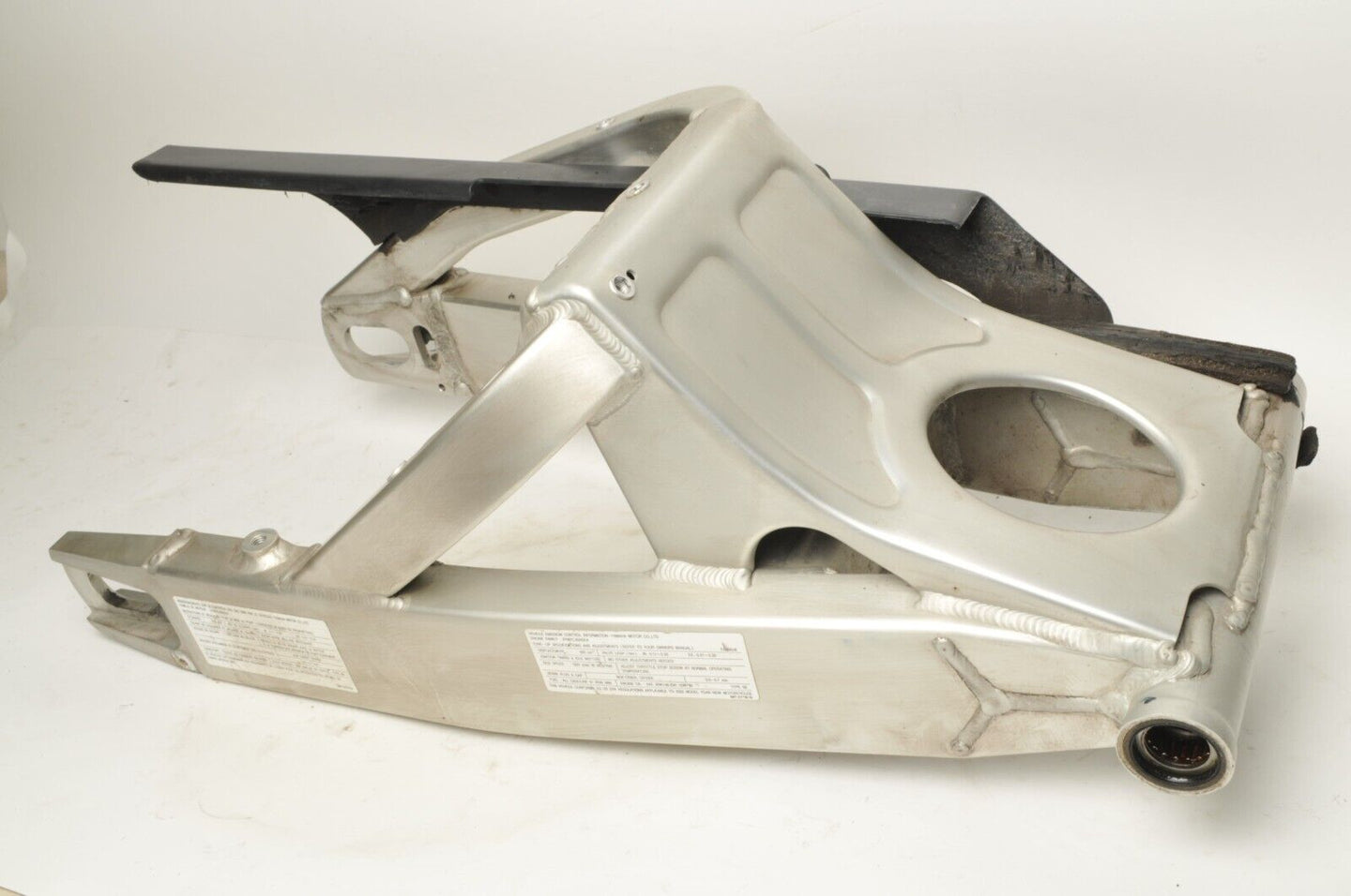 Yamaha YZF-R6 OEM Swingarm swing arm assembly  2001 01  |  5MT-22110-00 - Very Good