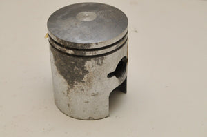 OEM SUZUKI 12110-18400 PISTON T250 GT250 1972-1977 * ROUGH SHAPE - Salvage