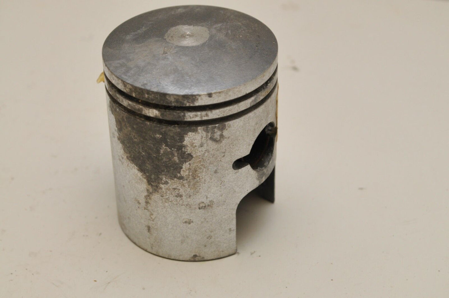 OEM SUZUKI 12110-18400 PISTON T250 GT250 1972-1977 * ROUGH SHAPE - Salvage