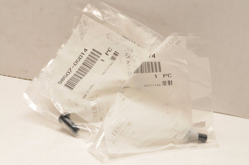 NEW NOS OEM YAMAHA SCREW Qty:3 MAGNETO/FUEL TANK/SIDE COVER 98507-06014 +++ - Like New