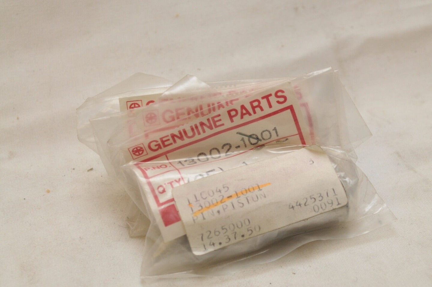 NOS Kawasaki ZN700 KZ750 ZR750 KG1500 Piston Pin 13002-1001 new genuine part - Like New